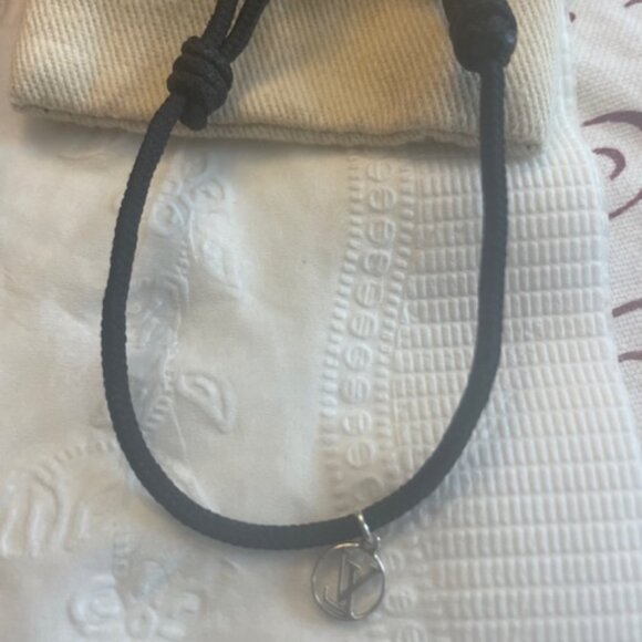 Authentic LV SILVER LOCKIT X VIRGIL ABLOH BRACELET, STERLING SILVER & BLACK CORD - Picture 6 of 6